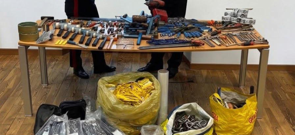 Dal magazzino spariscono attrezzi professionali di ogni genere con sospetta regolarità