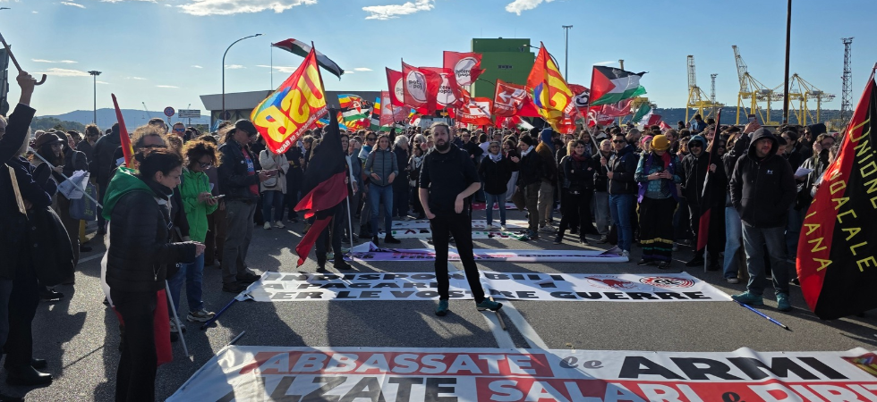 A Trieste un grande corteo di studenti e lavoratori: Giornata epocale, 113 porti nel mondo manifestano contemporaneamente