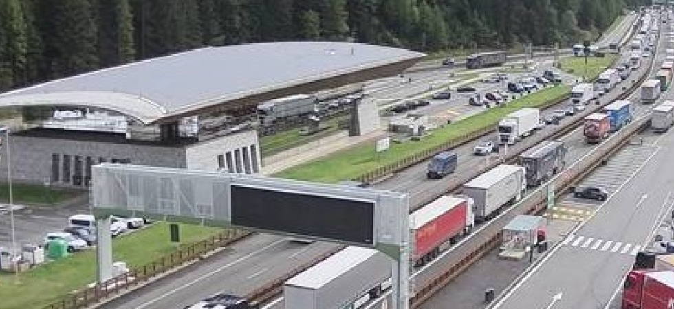 Ore di passione in autostrada: rallentamenti e lunghe code (in entrambe le direzioni) sull'A22 per lavori