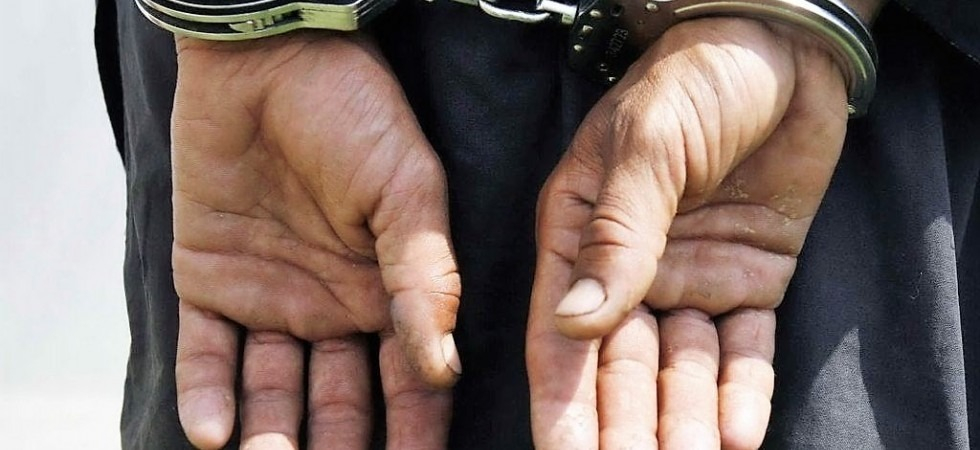 Condannato per violenza sessuale su una parente minorenne, la fuga finisce in Perù: scattano le manette