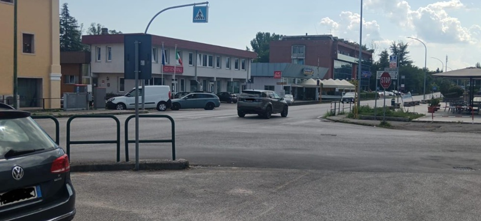 San Gervasio, il nuovo semaforo fa discutere: “Aggrava una situazione già difficile e mette a rischio ambulanze e mezzi dei