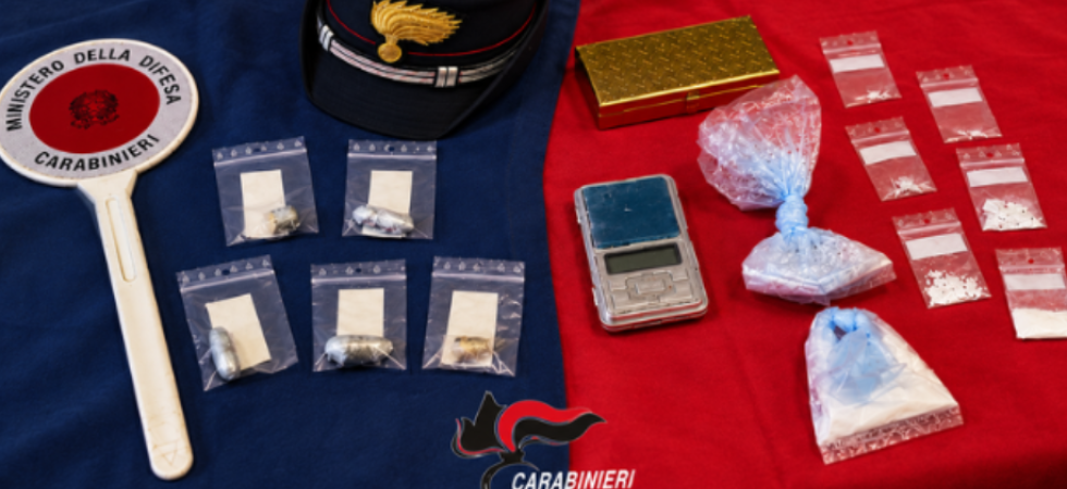 Vengono fermati a bordo di un camper ma il loro "nervosismo" insospettisce i carabinieri