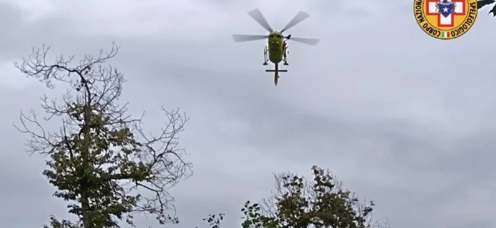 Accusa un malore mentre va a funghi e castagne, corsa contro il tempo per salvare un 50enne