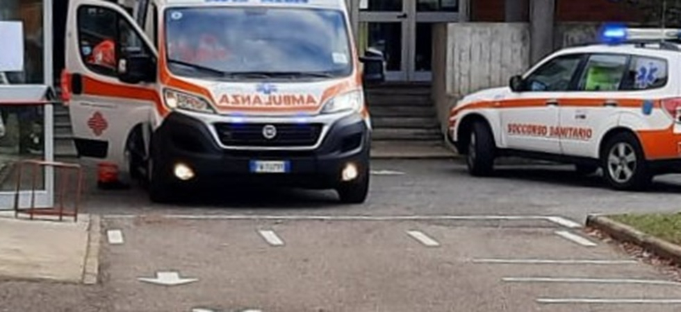 Spray al peperoncino in classe, momenti di paura tra gli studenti: in tre finiscono all'ospedale