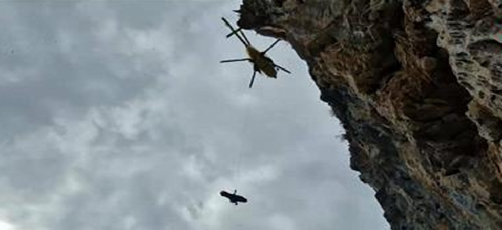 Precipita durante un'arrampicata e finisce violentemente contro le rocce, grave un 31enne elitrasportato in ospedale