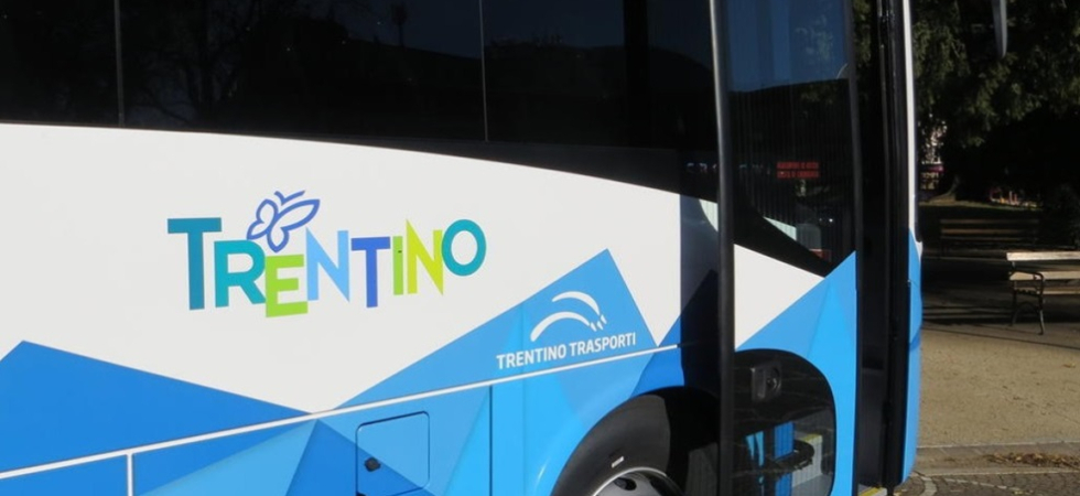 Follia e paura sulla corriera: sale senza biglietto (per il secondo giorno di fila)