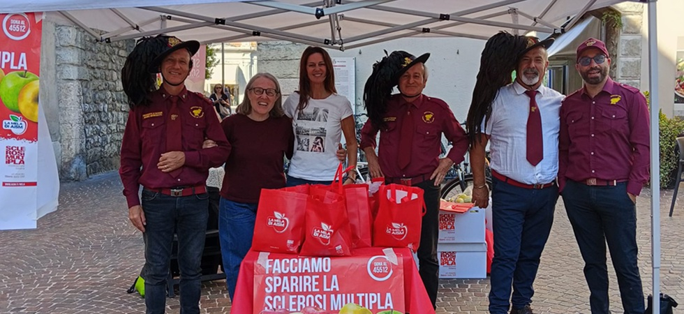 I bersaglieri scendono in piazza per aiutare la ricerca: i volontari della sezione di Trento
