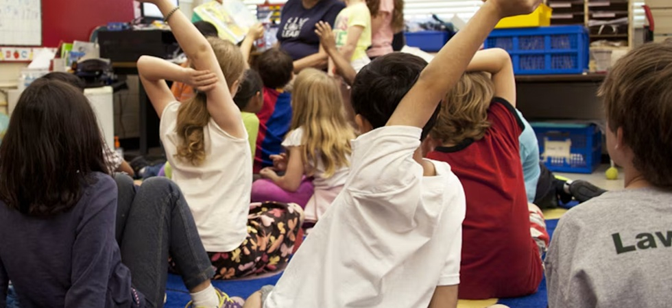 Scuola dell’infanzia in affanno, tra contratti frammentati e insegnanti sotto pressione