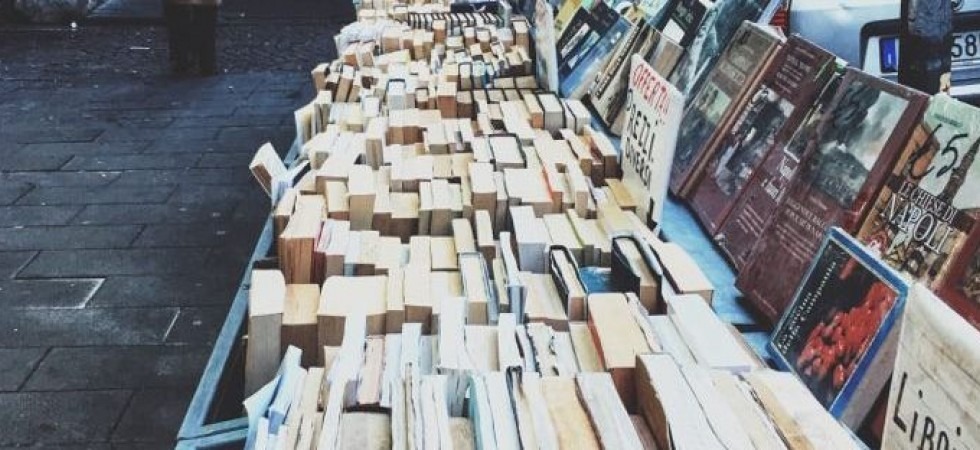 Sotto i portici di via Suffragio arrivano i libri usati, 25 bancarelle
