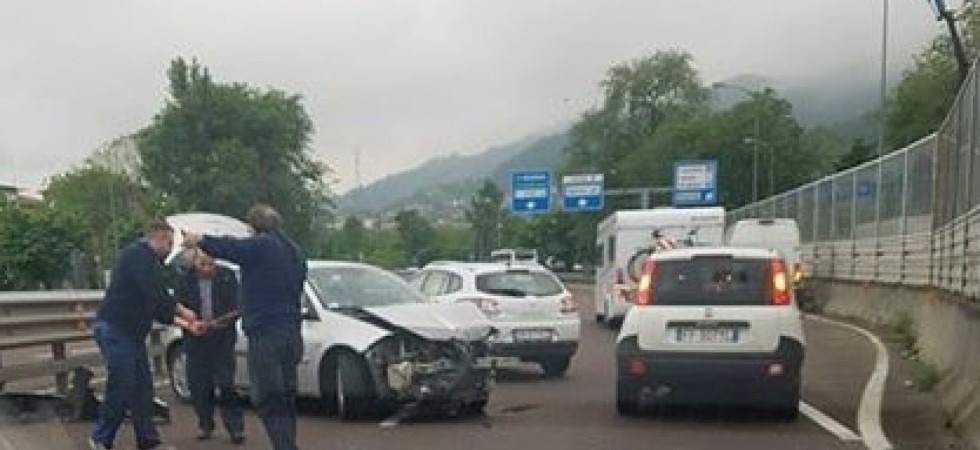 Incidente in tangenziale, disagi per il traffico