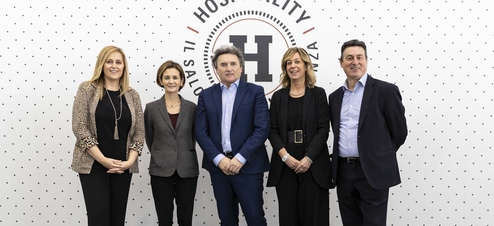 Da sinistra Alessandra Albarelli, Lorenza Bonaccorsi, RobertoPellegrini, CarlaCosta e Marco Benedetti (foto di Jacopo Salvi) Da sinistra Alessandra Albarelli, Lorenza Bonaccorsi, RobertoPellegrini, CarlaCosta e Marco Benedetti (foto di Jacopo Salvi)