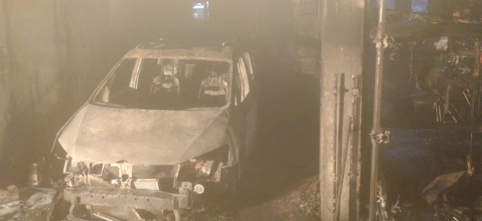 Incendio di Albiano, due auto carbonizzate e un cane salvato in extremis