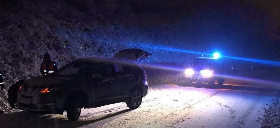 Arriva la neve e fioccano gli interventi dei vigili del fuoco per soccorrere automobilisti in difficoltà