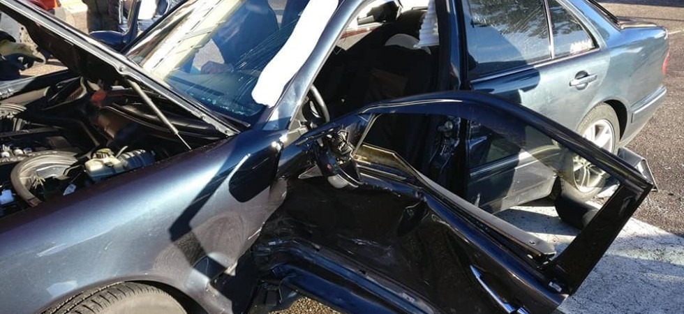 Un furgone centra un'auto, grave un 22enne