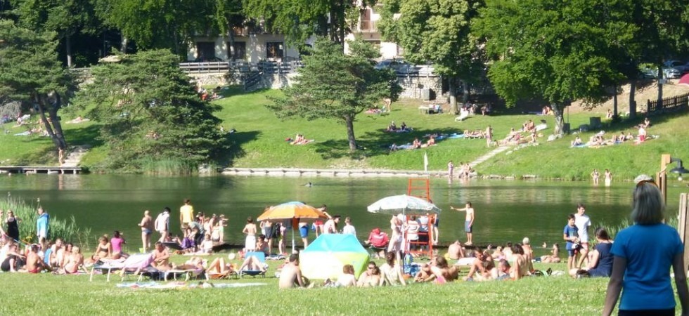 Si tuffa nel lago e sbatte la testa