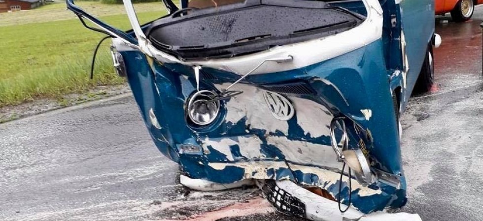Scontro frontale tra un furgone e una macchina, perde la vita un 56enne