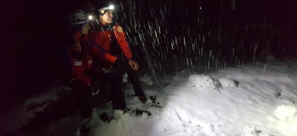 Sorpreso dalla tormenta di neve, sulle sue tracce si mettono 30 soccorritori