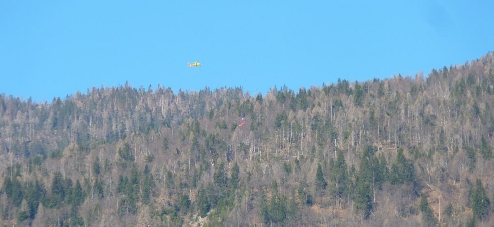 Paura in Panarotta, un parapendio precipita tra gli alberi ma esce illeso dall'incidente