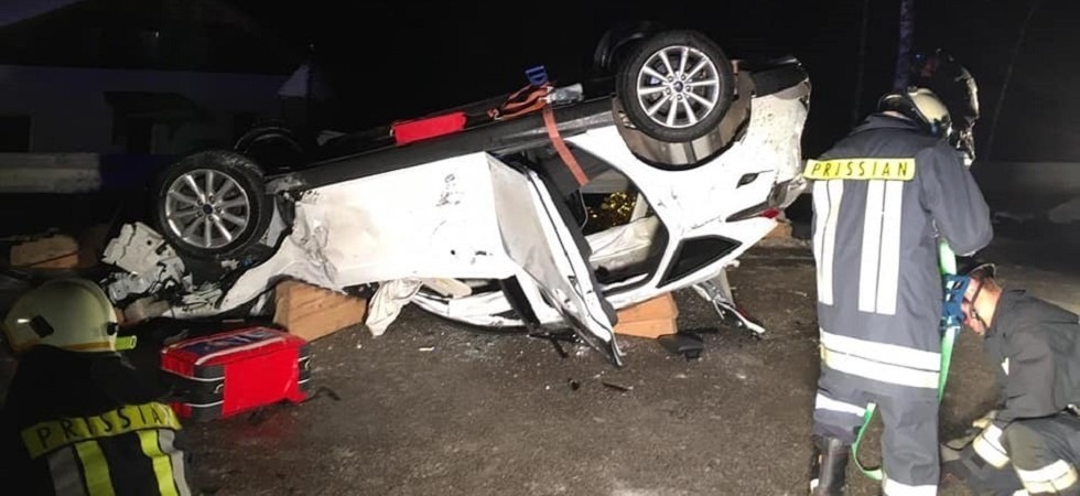 Perde il controllo dell’auto, si ribalta e resta incastrato fra le lamiere: grave un 49enne della Val di Non