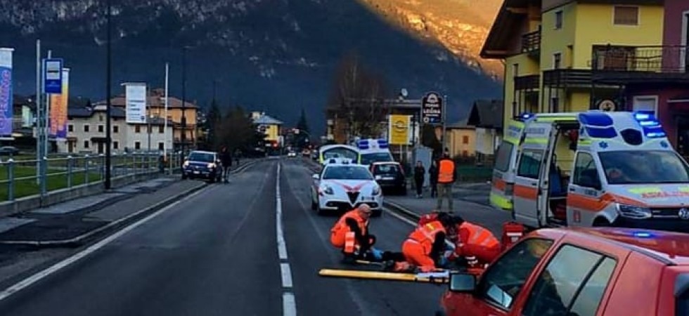 Una 80enne viene investita mentre attraversa la strada per raggiungere l'abitazione di una conoscente