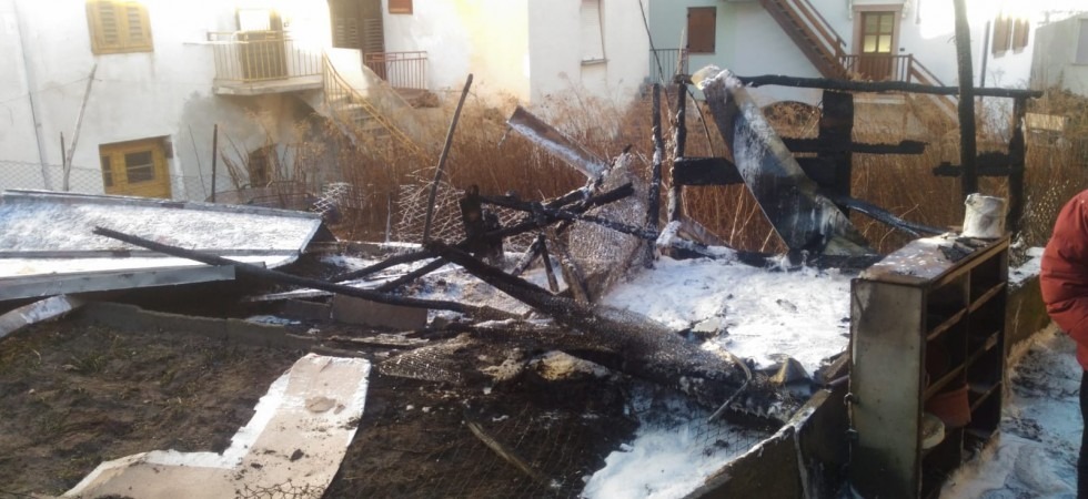 Legnaia in fiamme e distrutta dal fuoco