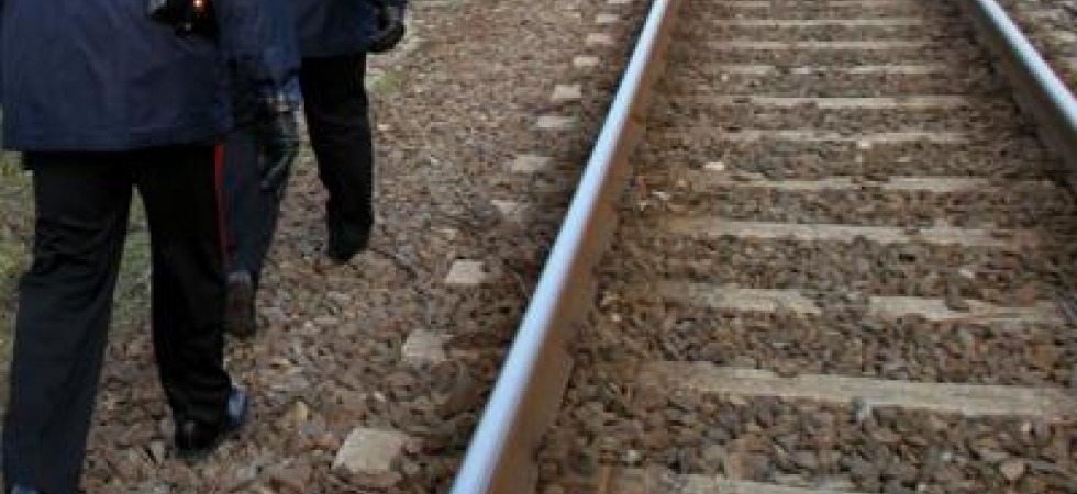 Camminavano ubriachi sui binari, arrestati due fratelli la notte di Halloween