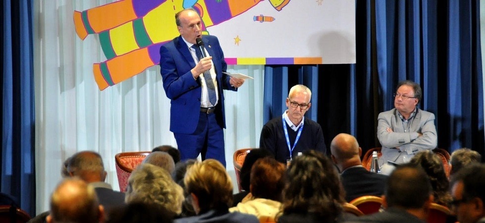 Tonina plaude al volontariato, ma intanto la sua è la giunta che ha tagliato lo 0,25% alla solidarietà internazionale