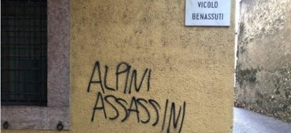Alpini assassini', nuove scritte sulla sede Ana di Trento