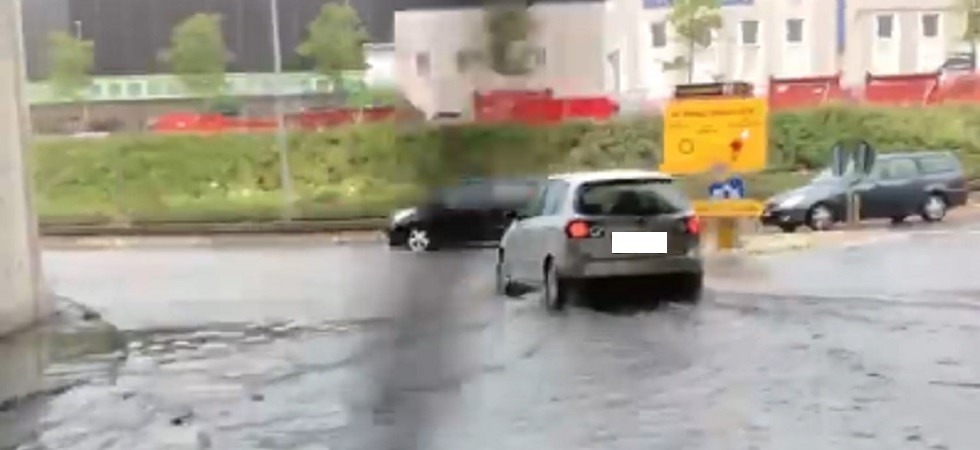 Il tombone si allaga e il traffico va in tilt