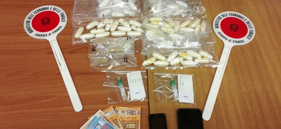 Nello stomaco aveva 86 ovuli di droga, 26enne fermato dalle Fiamme Gialle
