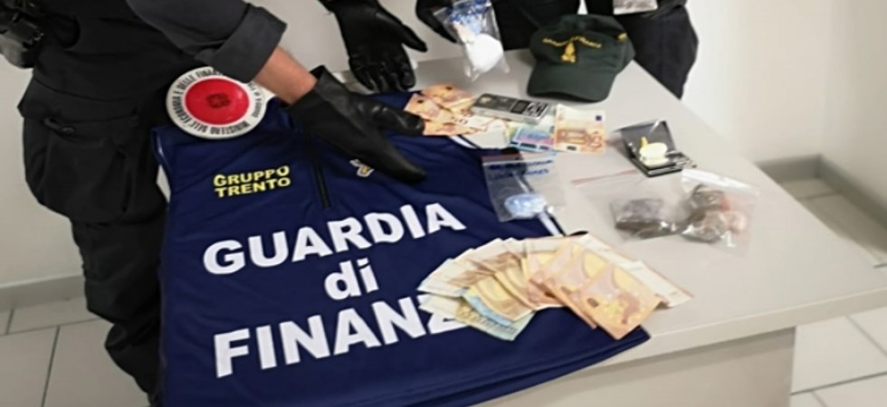 Piazza Dante, spaccio di cocaina, hashish e marijuana