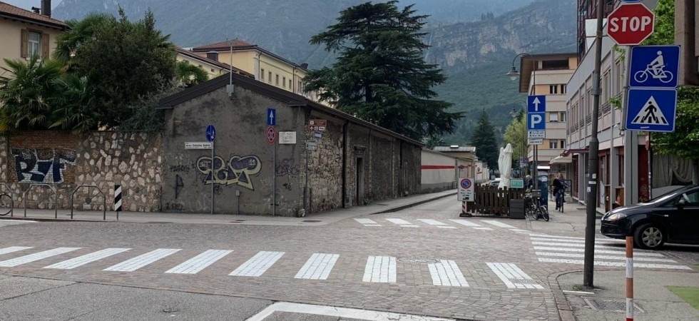 Siamo stanchi di trovarci attorno spacciatori, qui c'è anche una scuola''