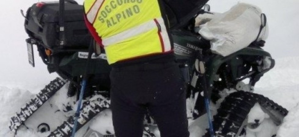 Una scialpinista si fa male a 2.200 metri, il Soccorso alpino interviene con quad e sci