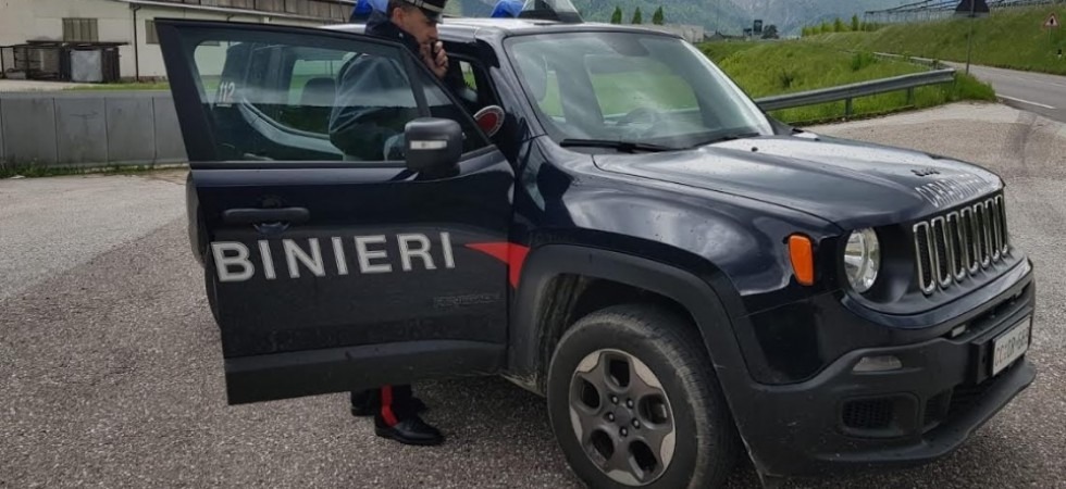 Lite in strada e spunta un coltello con una lama da 10 centimetri, denunciato un 45enne