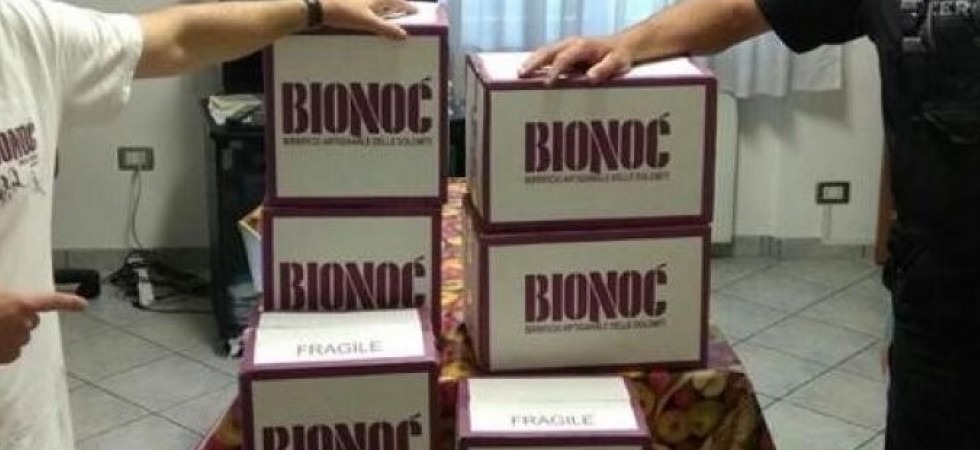 Ruba casse e fusti di birra e per riparare'' decide di aiutare gli anziani di una casa di riposo