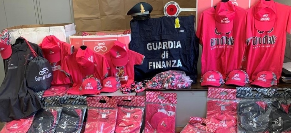 Vende merce con il logo del "102° Giro d'Italia" ma è un evasore totale dal 2008