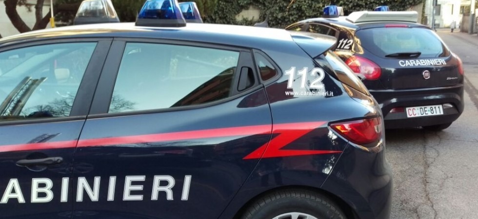 Dicono di avere una pistola e minacciano due 70enni, paura a Cavedine: rapinata una villa