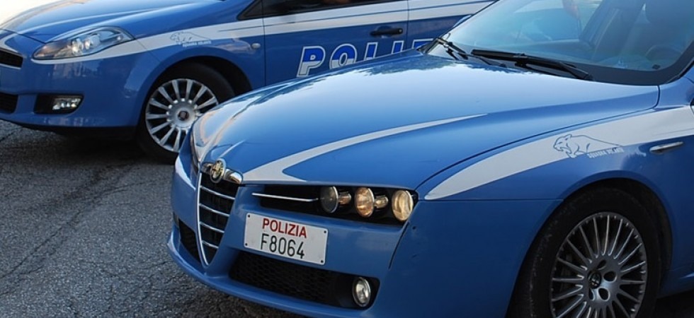 Cerca di aggredirla coprendole anche gli occhi, paura per una barista