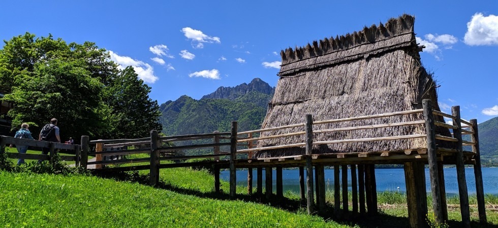 Dalle nuove collezioni ad un cubo vetrato per osservare il lago