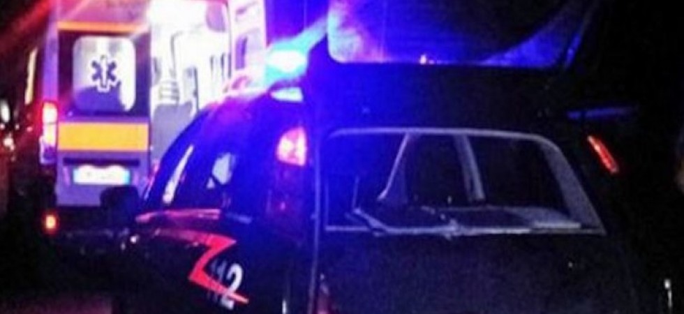 Perde il controllo dell'auto e investe due persone sul marciapiede, tragedia sfiorata a Campitello