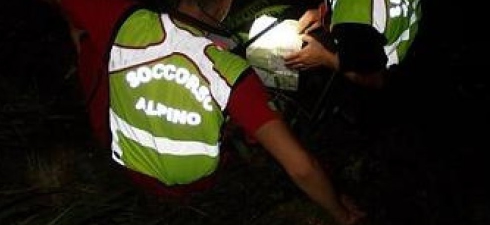 Perdono il sentiero a causa degli alberi abbattuti dal maltempo, due ventenni portati in salvo dal Soccorso Alpino