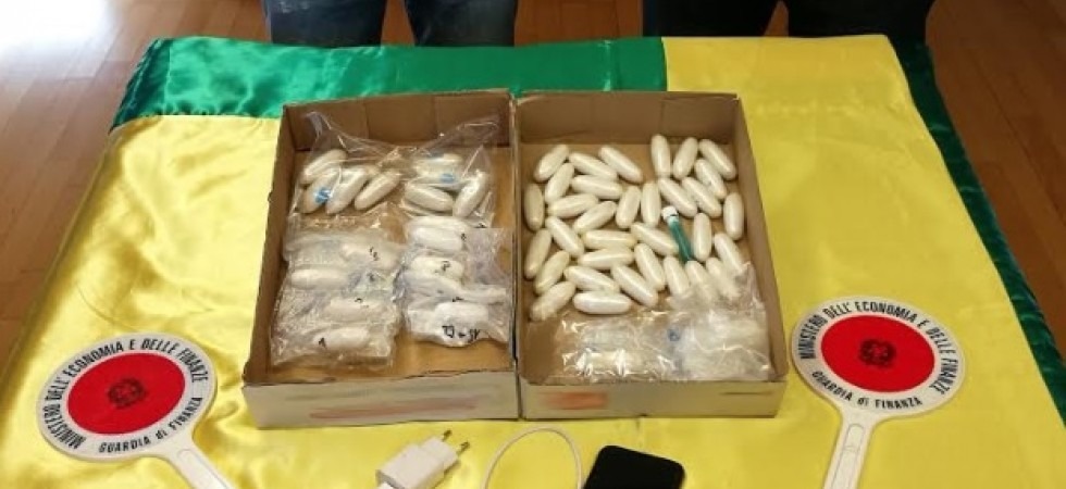 In quattro ingoiano 343 ovuli di cocaina ed eroina, fermati dalla guardia di finanza appena scesi dal treno