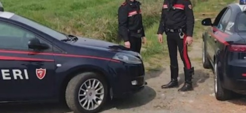 Neonato trovato morto tra i cespugli, la madre è libera