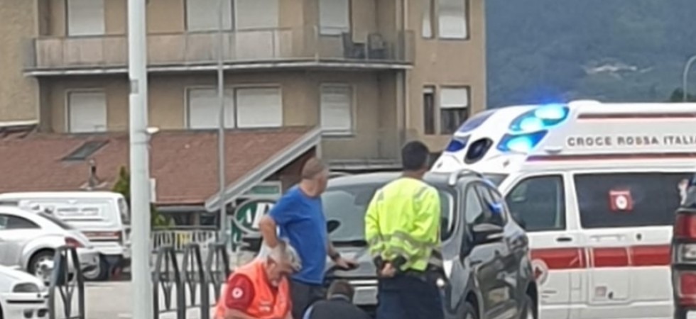 Auto contro bici, un 66enne trasportato in ospedale