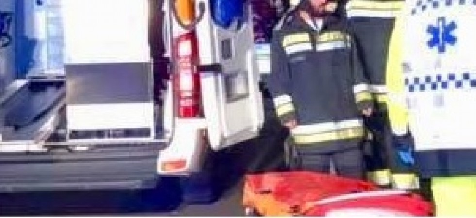 Si ribalta con il trattore e rimane schiacciato, 62enne perde la vita