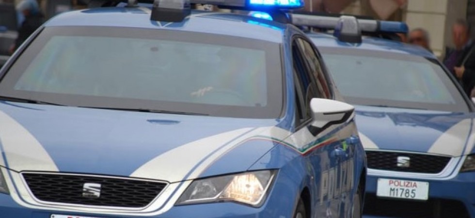 Aggredito e derubato di 30 euro, la polizia ferma due ragazzi di 18 e 20 anni