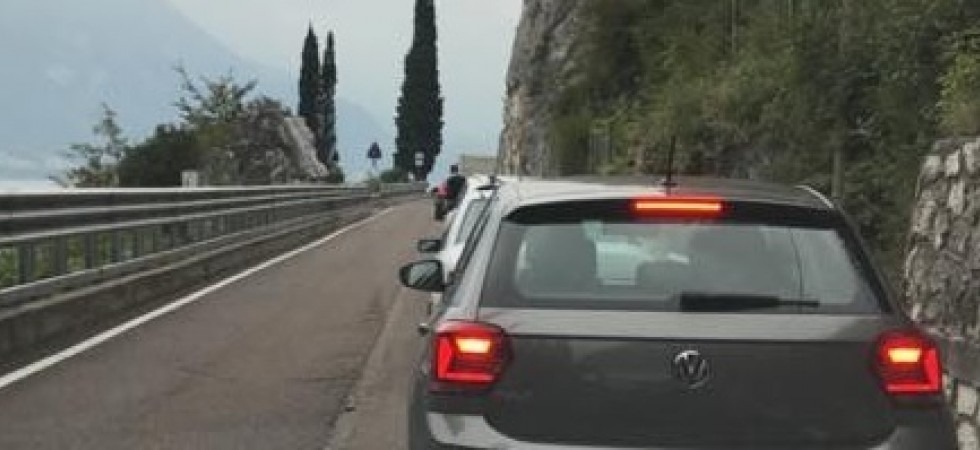 Incidente in Gardesana, traffico bloccato