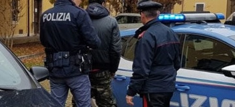 Chiedevano soldi per un'associazione che segue bambini sordi ma era una truffa