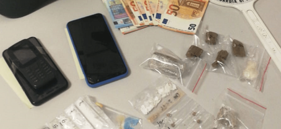 Spaccio in piazza Dante, sequestrate 80 dosi tra hashish, cocaina ed eroina