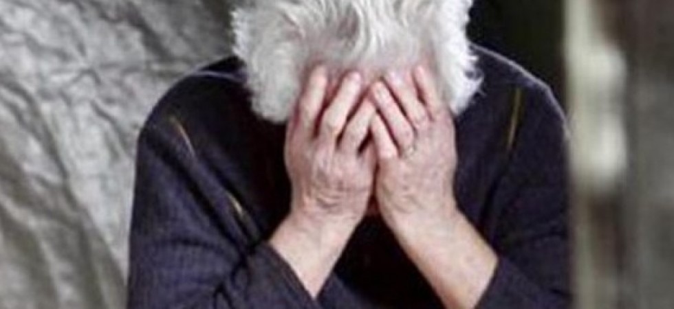 Sempre ubriaco insulta e aggredisce la madre minacciandola anche di morte